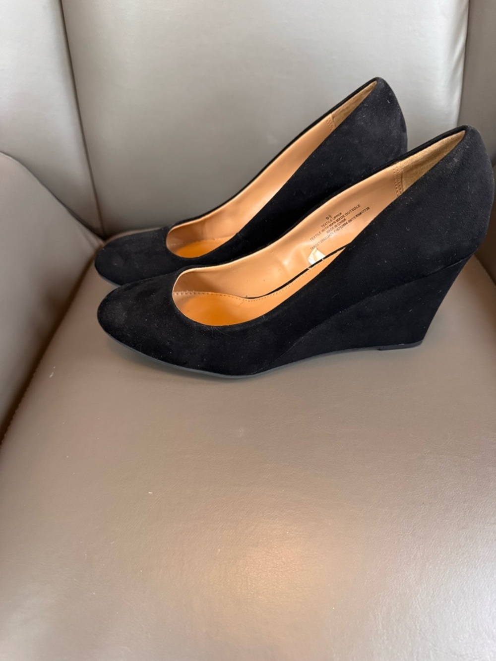 Women’s Black Faux Suede Wedge Pumps